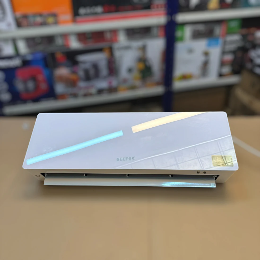 Geepas PTC Ceramic Wall Heater 28563P - Image 2